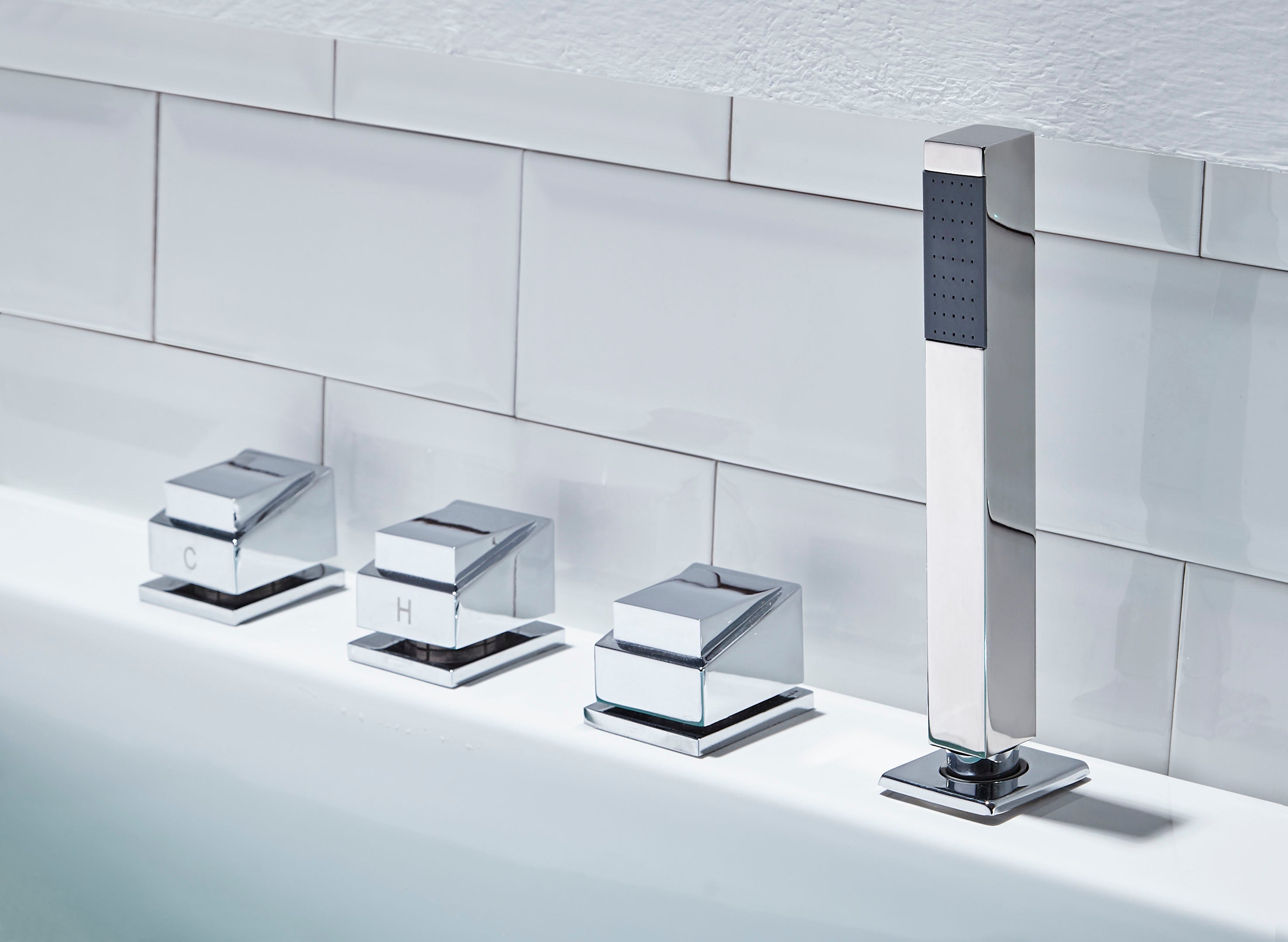 6 ft Acrylic White Rectangular Whirlpool Tub With Fixtures EAGO (AM154ETL-R6)